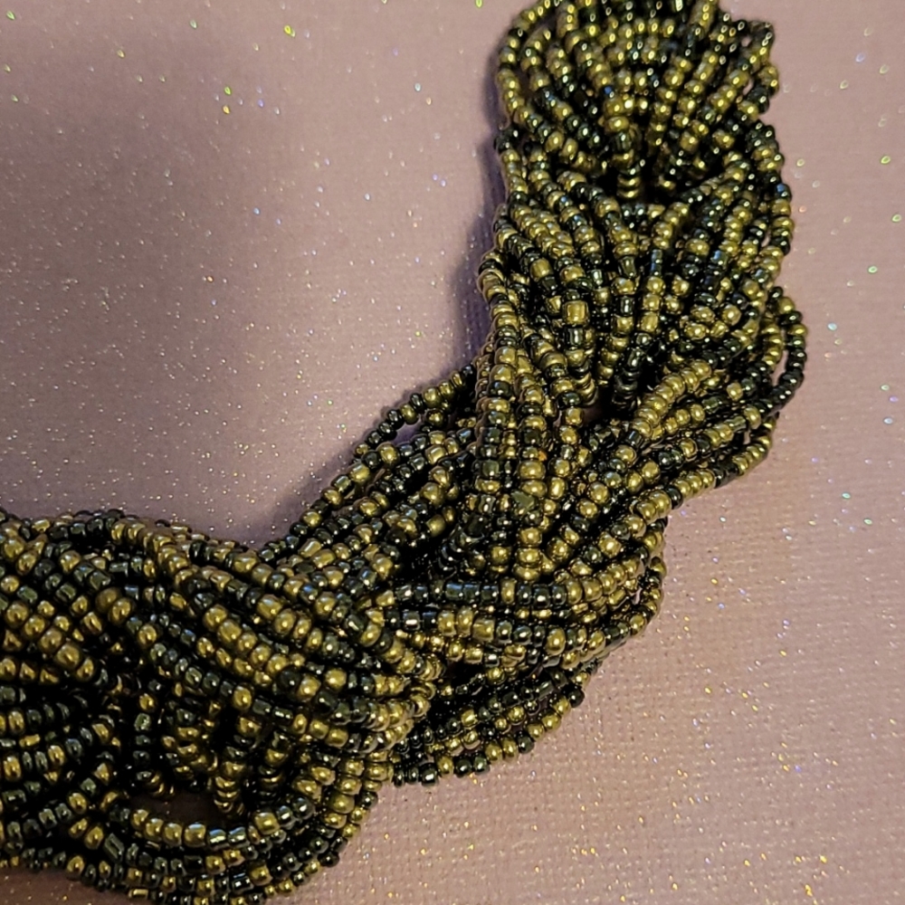 Paparazzi metallic multi color sead bead